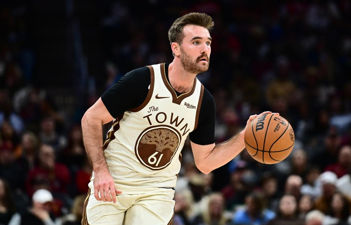 b体育官网-科尔新欢大有来头，不当状元做落选秀，上赛季路人这赛季成大腿